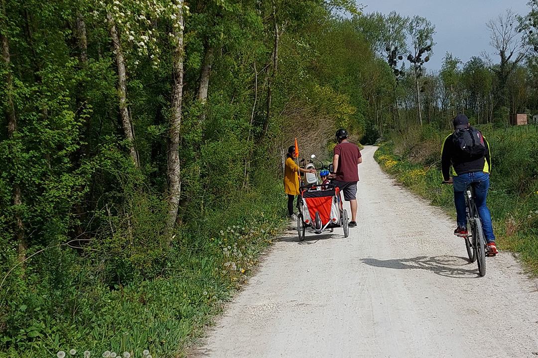 AM301-famille-a-velo