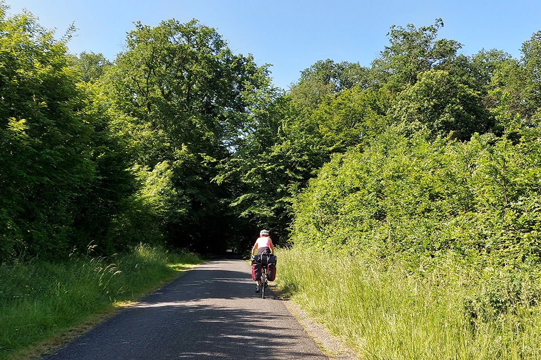 BL401-de-chaumont-a-chenonceaux-femme-velo