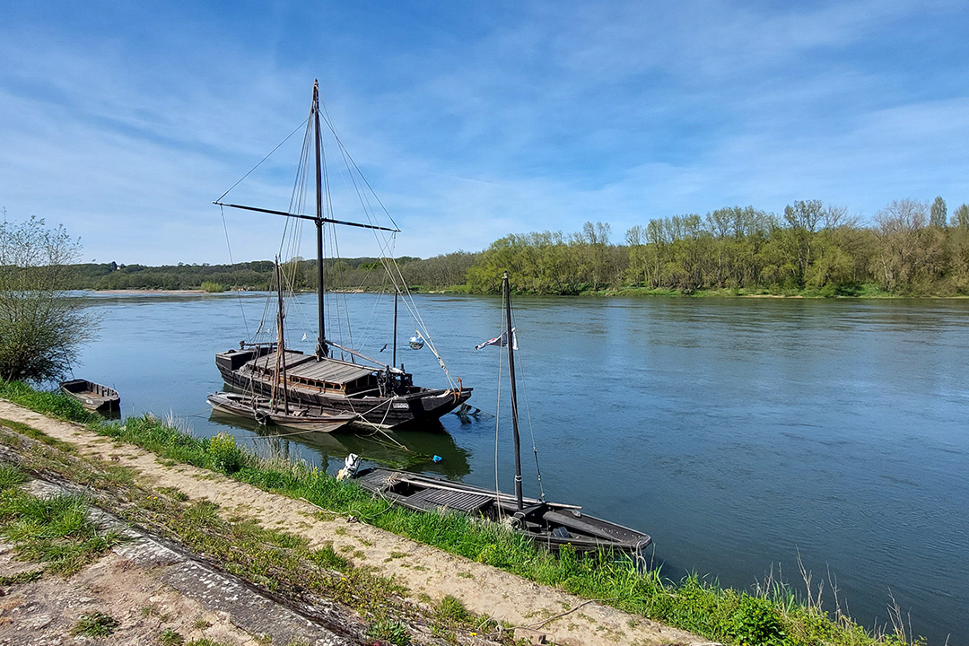BL701-brehemont-loire-quai-bateaux