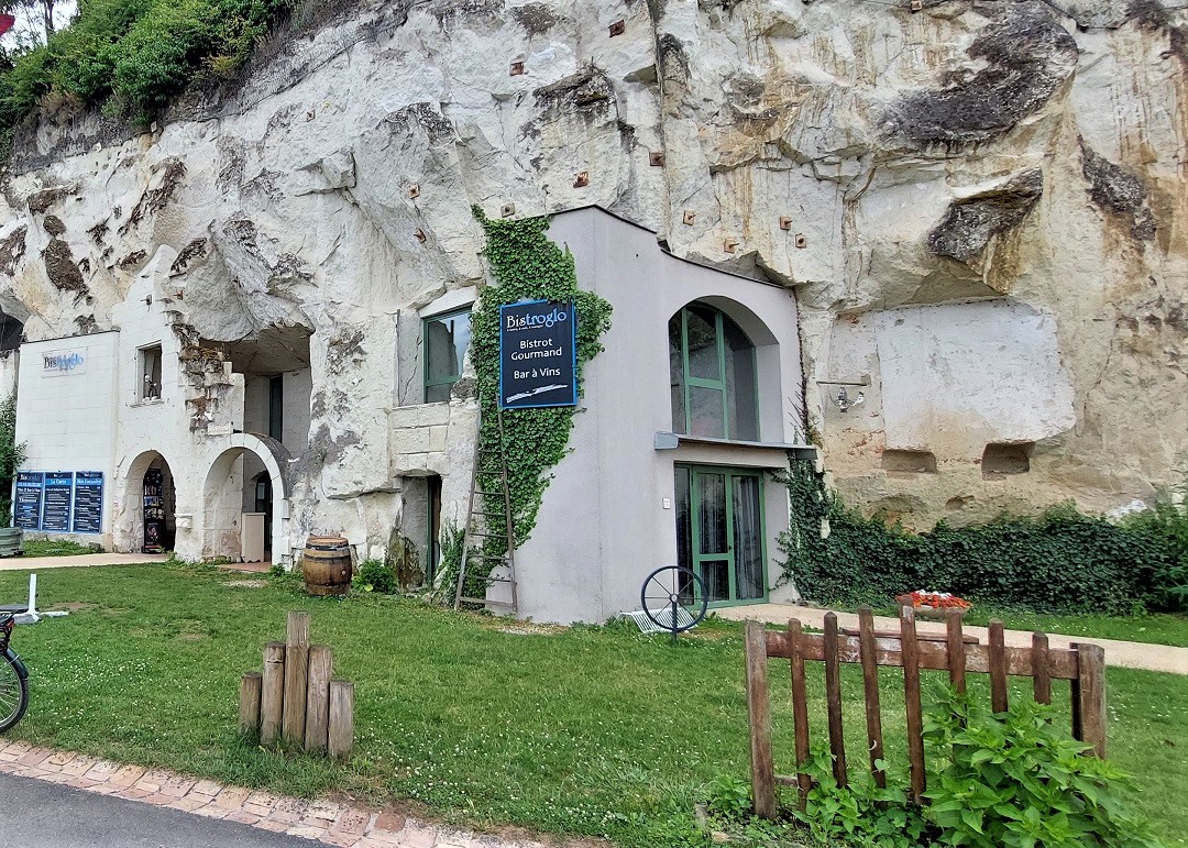 SA201-troglodytes-à-Turquant