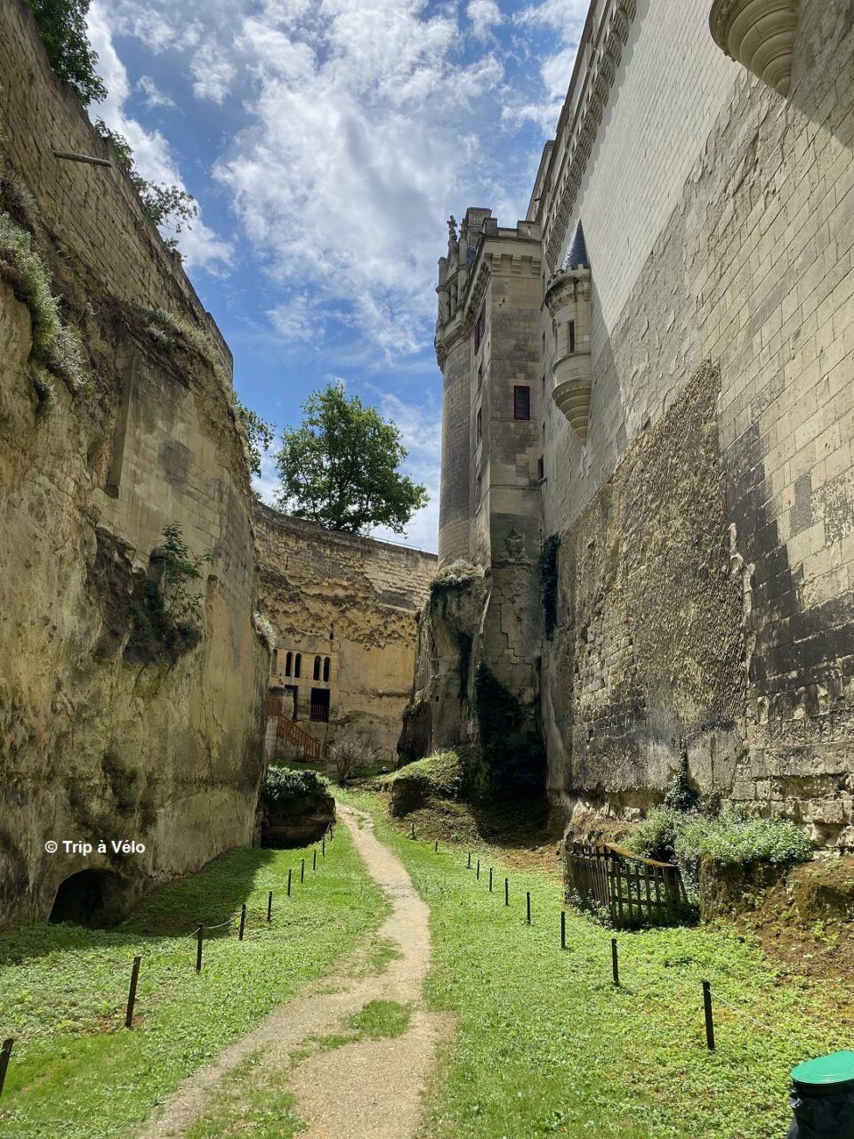 SA401 Brézé © Trip à Vélo