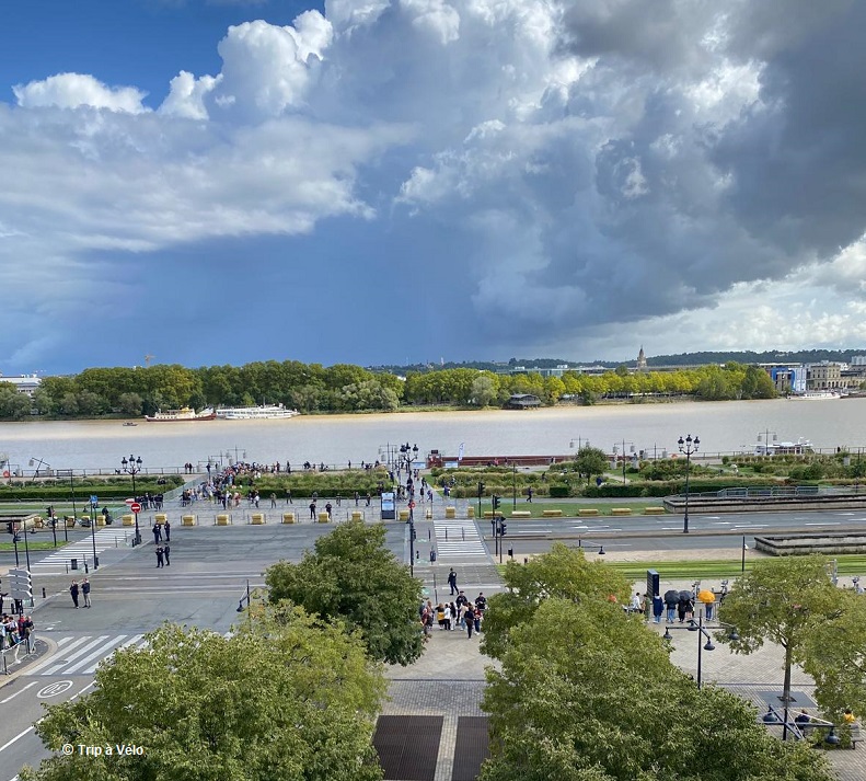 Bordeaux vue sur la Garonne